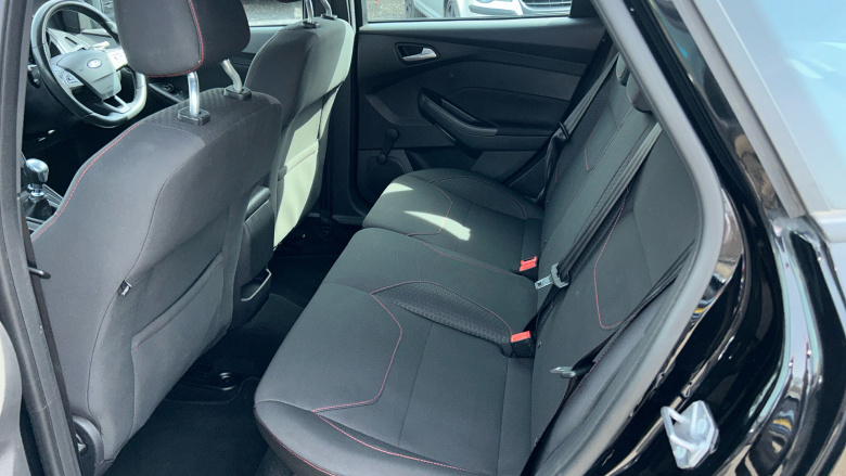 Ford Focus 1.0 EcoBoost 140 ST-Line Navigation 5dr Petrol Hatchback